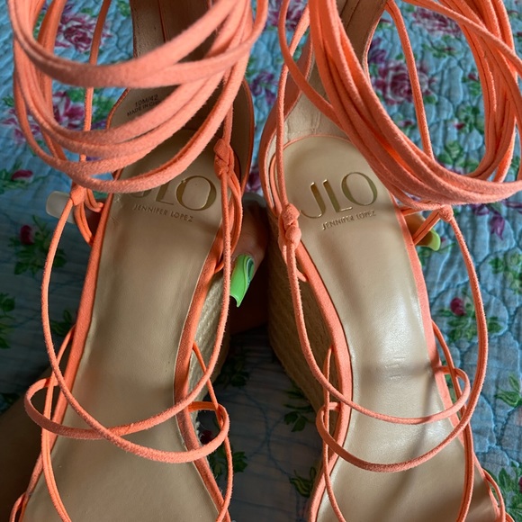 Jennifer Lopez strappy coral wedges - Picture 5 of 9